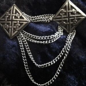 celtic cloaca clasp